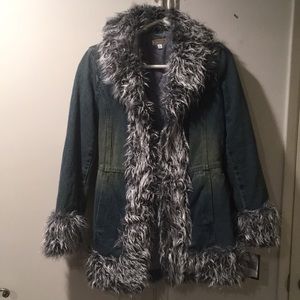Jean jacket with fur